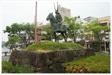 井伊直政公銅像